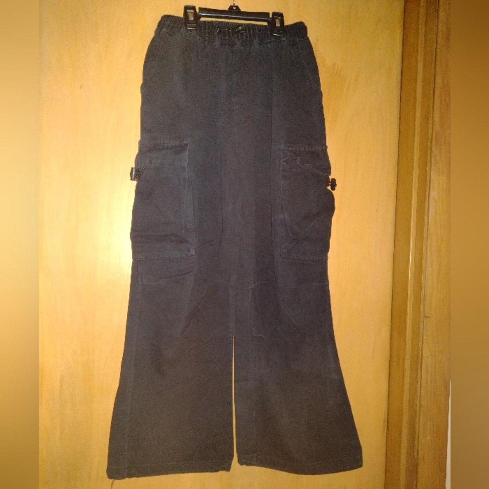 Girl's Black, Baggy Cargo Pants Size 13-14
